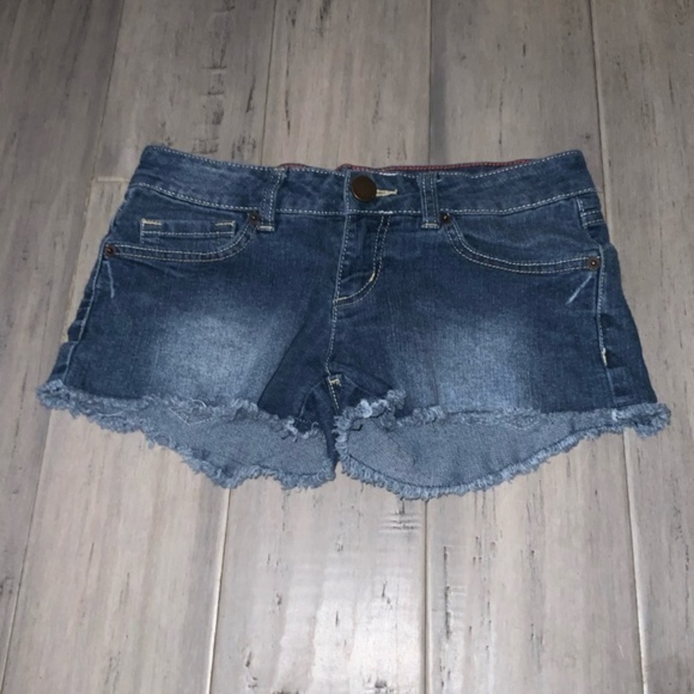 No Boundaries Medium Washed Stretchy Fringe Hem Blue Jean Shorts Jr. 3
